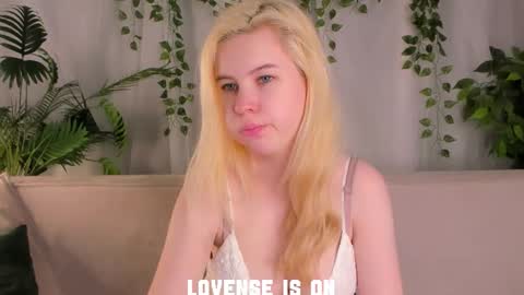 Eliz online show from November 9, 2025, 1:15 am