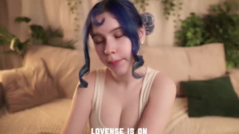 Eliz online show from December 19, 2025, 1:45 am