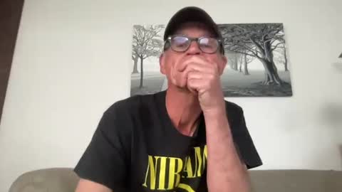 Snapshot of bgrade chatting on October 18, 2025, 7:47 pm bgrade online show from October 18, 2025, 7:47 pm