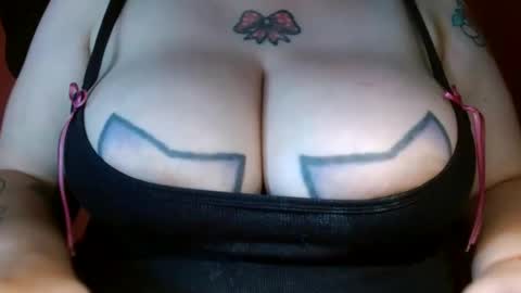 Snapshot of bianka_star_ chatting on December 18, 2024, 10:35 pm bianca online show from December 18, 2024, 10:35 pm