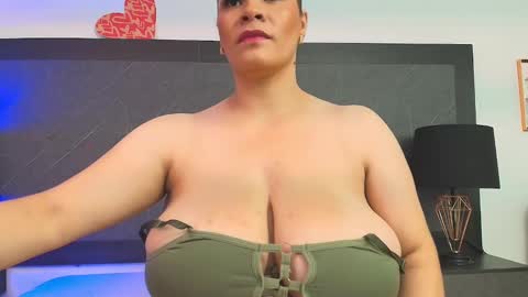 Snapshot of big_tits_in_your_face chatting on December 27, 2024, 8:18 pm Tell me Sophia  online show from December 27, 2024, 8:18 pm