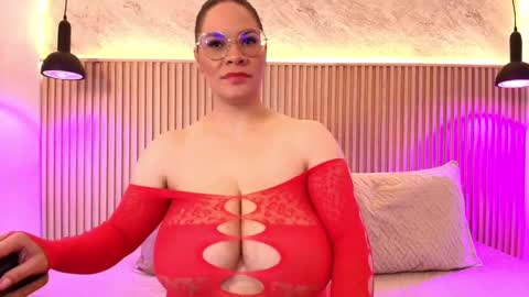 Snapshot of big_tits_in_your_face chatting on October 1, 2025, 8:04 pm Tell me Sophia  online show from October 1, 2025, 8:04 pm