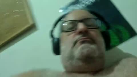Snapshot of bigbearhector chatting on April 10, 2026, 10:47 pm BigBearXXX online show from April 10, 2026, 10:47 pm