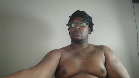 Snapshot of bigblack004 chatting on October 3, 2025, 9:17 am bigblack004 online show from October 3, 2025, 9:17 am