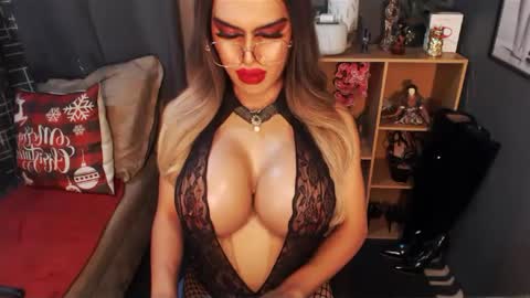 Snapshot of bigbomblhoraine chatting on February 9, 2025, 7:19 pm Loraine Cruz online show from February 9, 2025, 7:19 pm