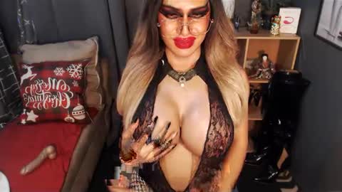 Snapshot of bigbomblhoraine chatting on February 21, 2025, 1:44 am Loraine Cruz online show from February 21, 2025, 1:44 am