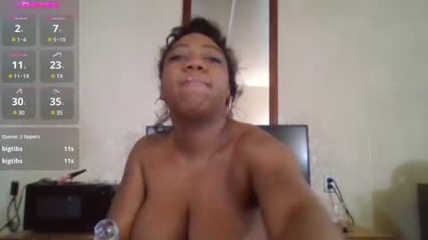 Snapshot of bigboobs_bouncin chatting on December 14, 2024, 11:39 am Ashley online show from December 14, 2024, 11:39 am