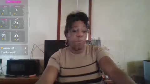 Snapshot of bigboobs_bouncin chatting on December 27, 2024, 8:35 am Ashley online show from December 27, 2024, 8:35 am