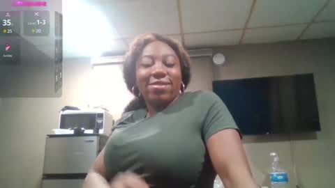 Snapshot of bigboobs_bouncin chatting on March 4, 2025, 2:06 am Ashley online show from March 4, 2025, 2:06 am