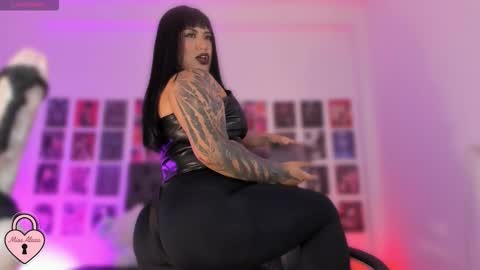 Snapshot of bigboobs_cloe chatting on October 19, 2025, 4:57 am bigboobs cloe online show from October 19, 2025, 4:57 am