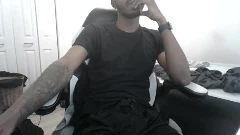 Snapshot of bigdickcumslut99 chatting on January 12, 2025, 1:37 pm antwan online show from January 12, 2025, 1:37 pm