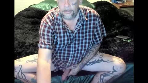 Snapshot of bigdickpiercedtattoos chatting on October 19, 2025, 5:41 am bigdickpiercedtattoos online show from October 19, 2025, 5:41 am