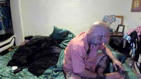 Snapshot of bigdickpiercedtattoos chatting on October 21, 2025, 9:21 am bigdickpiercedtattoos online show from October 21, 2025, 9:21 am