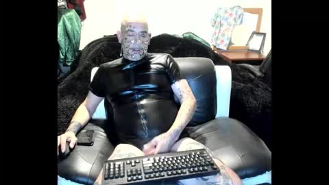 Snapshot of bigdickpiercedtattoos chatting on November 4, 2025, 3:05 am bigdickpiercedtattoos online show from November 4, 2025, 3:05 am