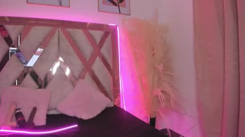 Snapshot of bigfinger125 chatting on February 12, 2025, 8:07 pm Lucy and Fred online show from February 12, 2025, 8:07 pm