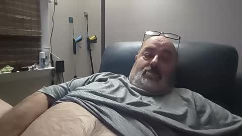 Snapshot of bigfuzzyteddybear chatting on December 22, 2025, 12:40 am bigfuzzyteddybear online show from December 22, 2025, 12:40 am