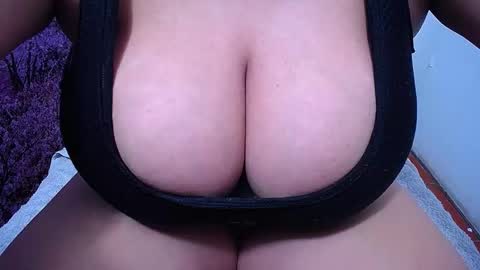 Snapshot of bigg_boobs_xxx chatting on October 13, 2025, 9:37 pm Sunny online show from October 13, 2025, 9:37 pm