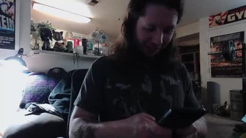 biggerisbetter21 online show from November 12, 2025, 8:15 am