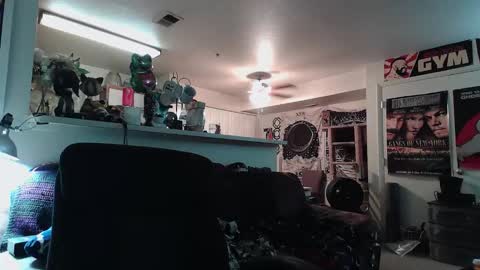 biggerisbetter21 online show from March 2, 2026, 7:37 am