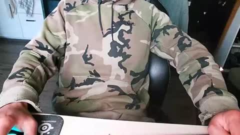 biggeroncam online show from December 8, 2024, 3:24 pm