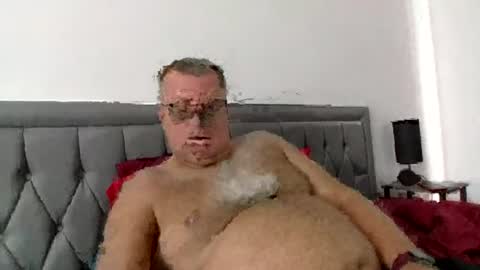 Snapshot of bigguy2014 chatting on August 5, 2026, 10:29 am bigguy2014 online show from August 5, 2026, 10:29 am