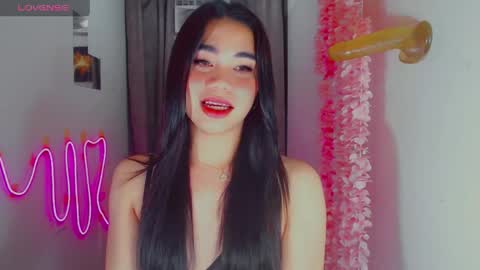 kiaaannaaaa online show from April 15, 2026, 12:34 pm