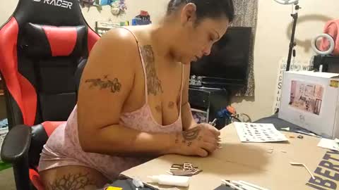 Snapshot of bigolemini chatting on February 4, 2025, 10:43 am the Mini mami online show from February 4, 2025, 10:43 am