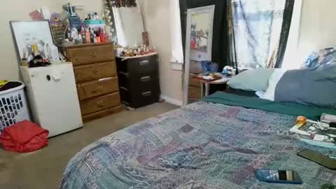 Snapshot of bigolemini chatting on October 15, 2025, 3:01 pm the Mini mami online show from October 15, 2025, 3:01 pm