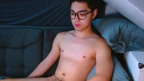 Snapshot of bigshowforyouxx chatting on July 6, 2026, 10:01 pm Jay online show from July 6, 2026, 10:01 pm