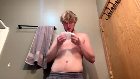 bigskinnyboyshh online show from May 13, 2026, 10:49 pm