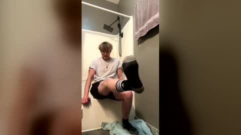 bigskinnyboyshh online show from June 10, 2026, 2:45 am