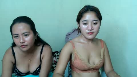 Snapshot of bigtits_pinay chatting on August 2, 2026, 1:42 pm bigtits_pinay online show from August 2, 2026, 1:42 pm