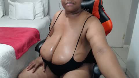 Snapshot of bigtitshornygirlxxx chatting on April 16, 2026, 6:41 pm Lona online show from April 16, 2026, 6:41 pm