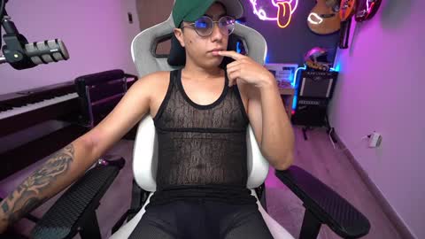 bigxboy96 online show from December 5, 2024, 7:05 am