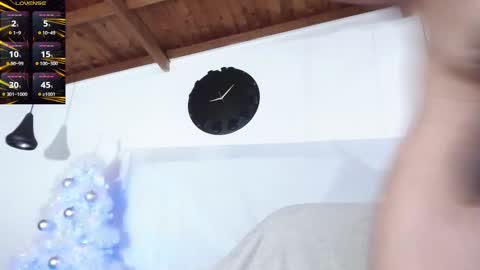 Snapshot of bigzehuz chatting on December 16, 2024, 10:56 pm andres online show from December 16, 2024, 10:56 pm