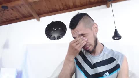 Snapshot of bigzehuz chatting on February 13, 2025, 12:57 am andres online show from February 13, 2025, 12:57 am