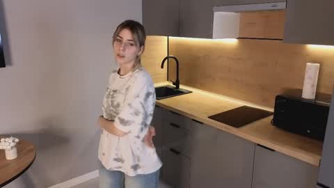 Milla online show from April 3, 2026, 6:11 am