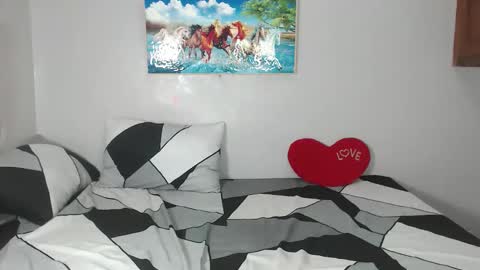 Kate online show from November 17, 2025, 4:46 pm