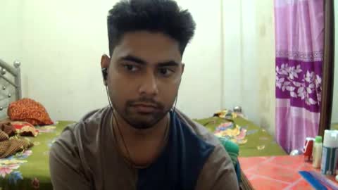 Snapshot of birbikrom104 chatting on May 27, 2026, 6:49 pm birbikrom104 online show from May 27, 2026, 6:49 pm