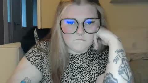 bitch_kittiexo online show from January 3, 2025, 4:06 pm