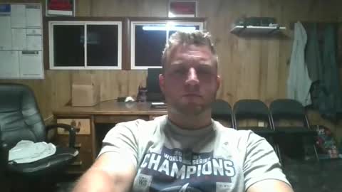 bjhancock_28 online show from November 14, 2025, 9:02 pm