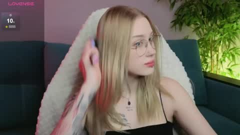 Julia online show from April 4, 2026, 8:12 am