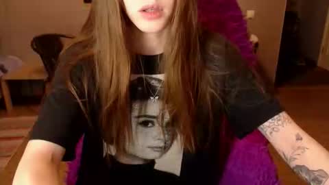 Kitten online show from March 15, 2026, 8:59 pm