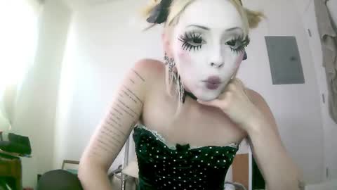 vampire fang  online show from June 19, 2026, 10:13 pm