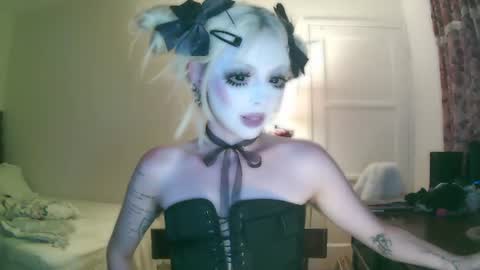 vampire fang  online show from July 11, 2026, 3:20 am