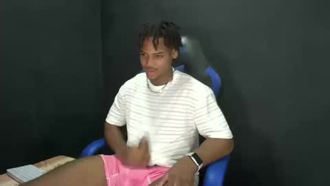 Snapshot of black_dicck chatting on October 18, 2025, 2:14 am tu morenito online show from October 18, 2025, 2:14 am