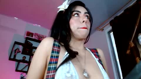 Snapshot of black_lady_05 chatting on January 22, 2025, 12:38 pm millie online show from January 22, 2025, 12:38 pm