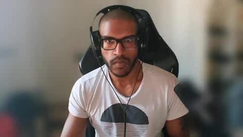 Master online show from April 20, 2026, 9:12 am