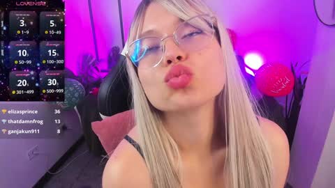 Sophie online show from December 28, 2024, 3:04 pm