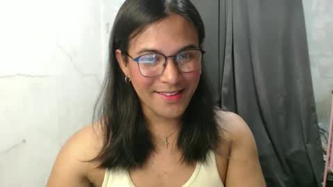 Ellez online show from December 18, 2025, 6:14 pm